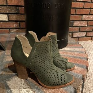 Never worn - Francescas Restricted Booties